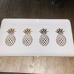 Cute pineapple plate.